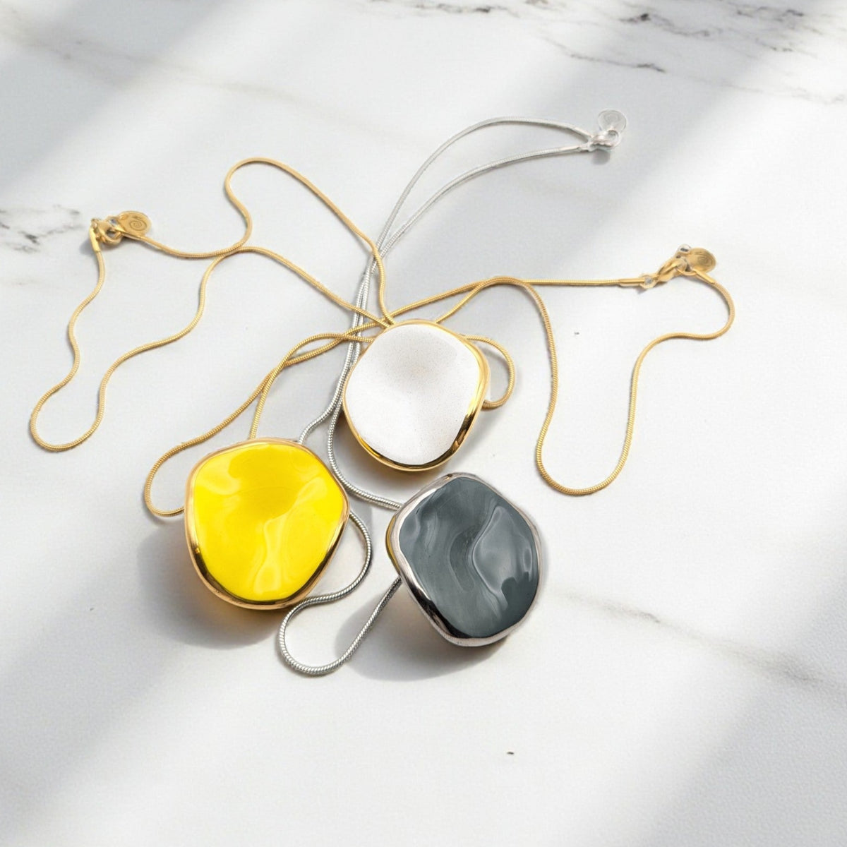 Close up shot of Maximilianas Ondulado large ceramic pendant necklace handcrafted in Spain.