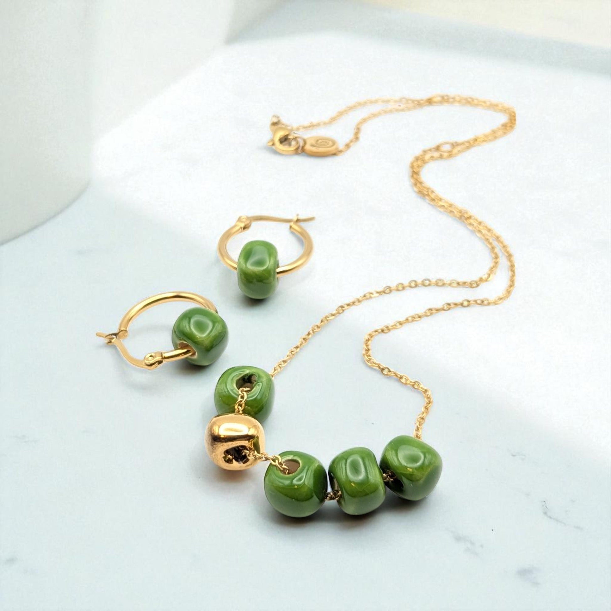 Maximilianas Cinco Cuentas necklace with earrings in gold and green - bundle set
