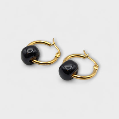 Maximilianas Cuenta hoop earrings with black ceramic bead