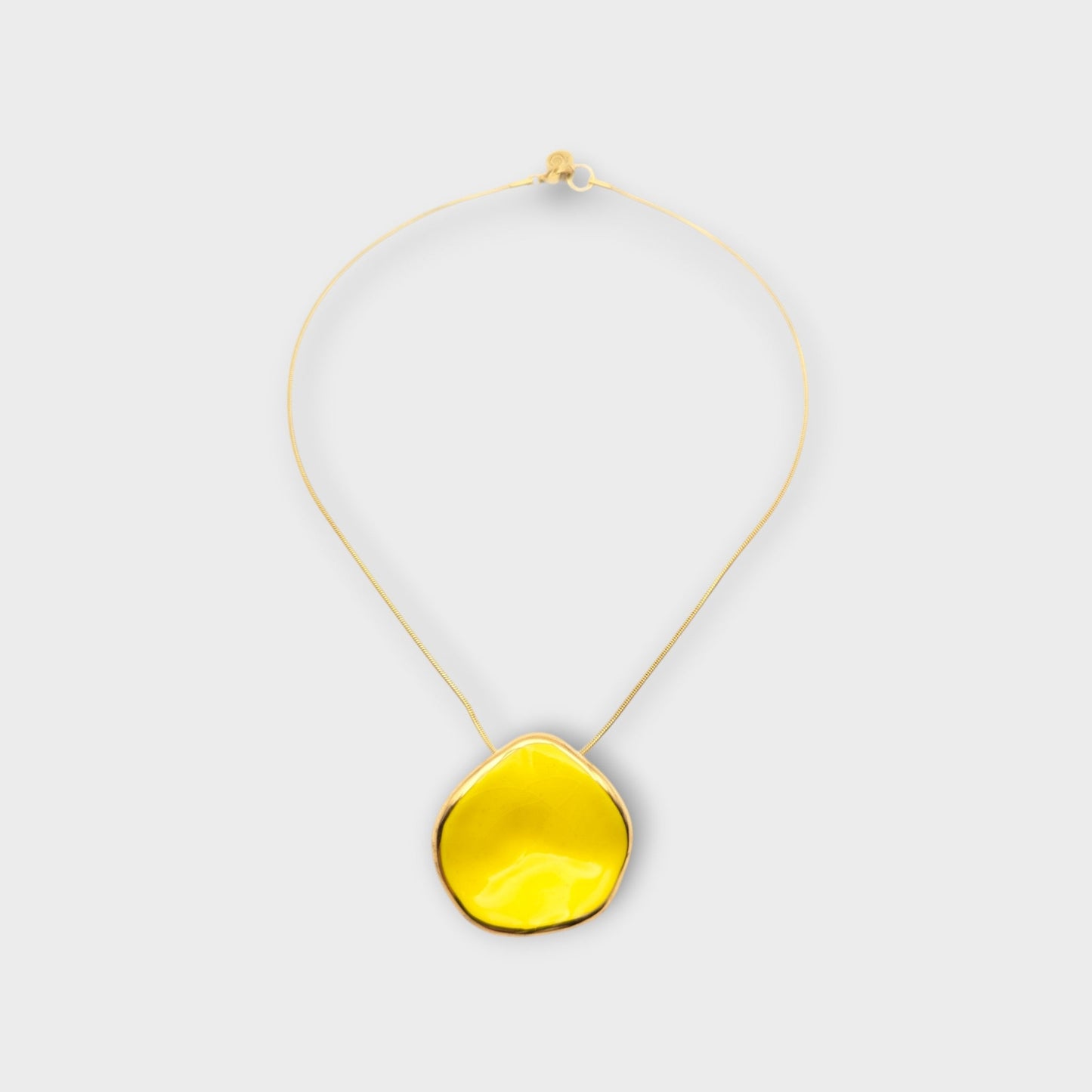 Maximilianas Ondulado Grand gold ceramic pendant necklace in yellow - product shot