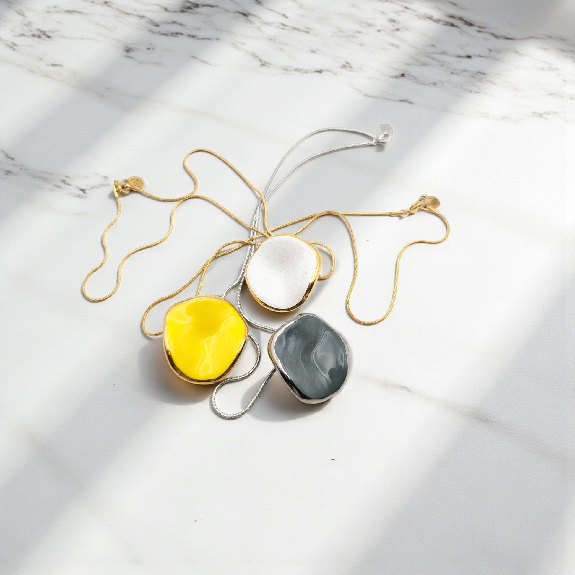 Close up shot of Maximilianas Ondulado large ceramic pendant necklace handcrafted in Spain. 