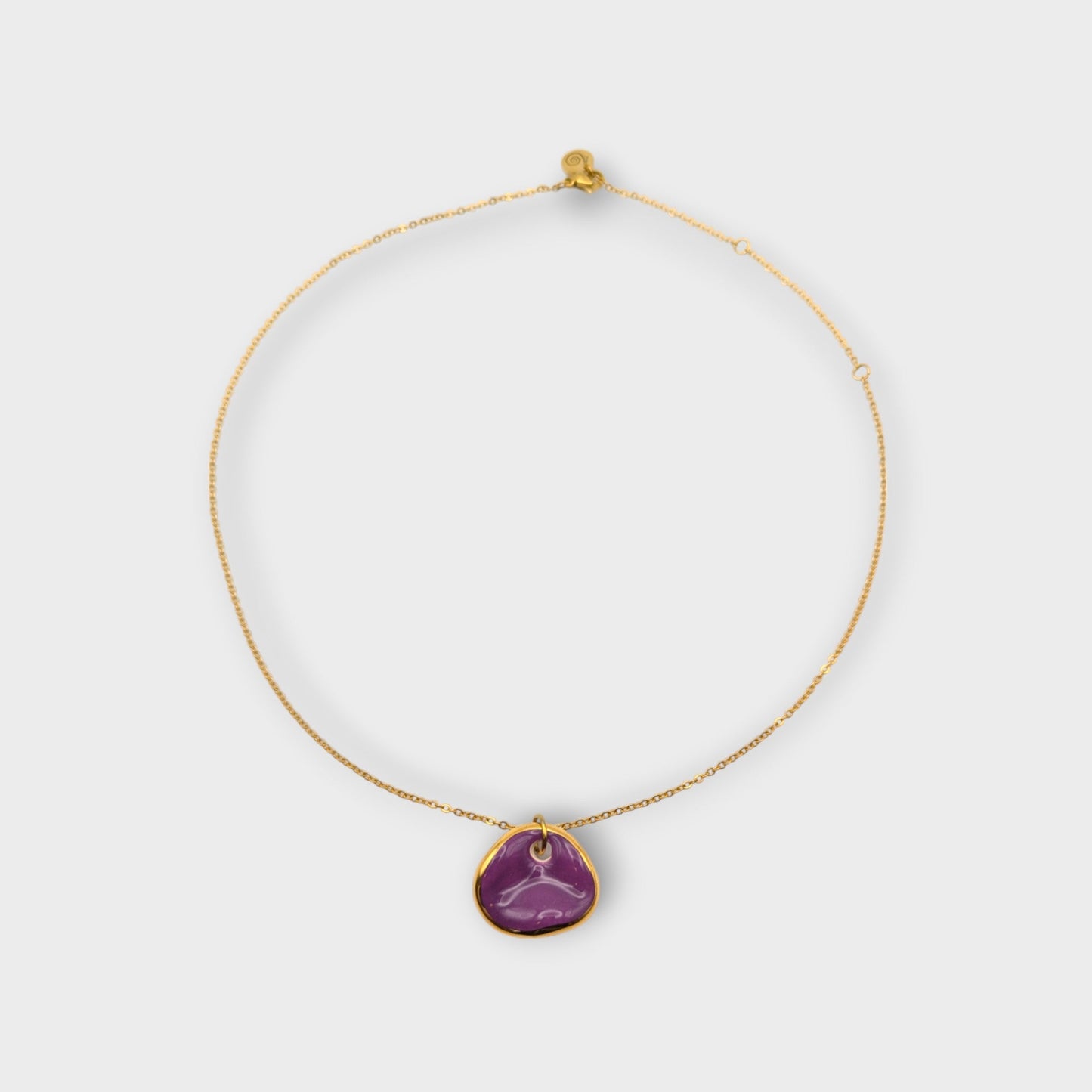 Maximilianas Ondulado Moyen ceramic pendant in magenta - product shot