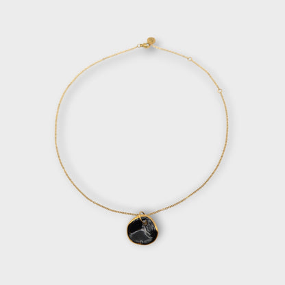 Maximilianas Ondulado Moyen ceramic pendant in black - product shot