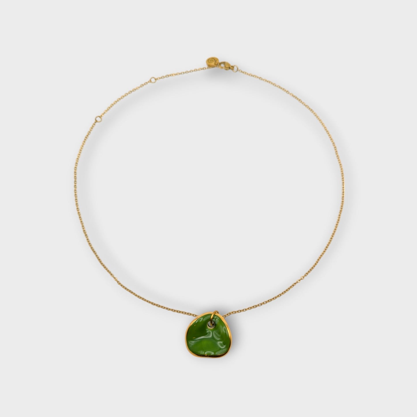 Maximilianas Ondulado Moyen ceramic pendant in green - product shot