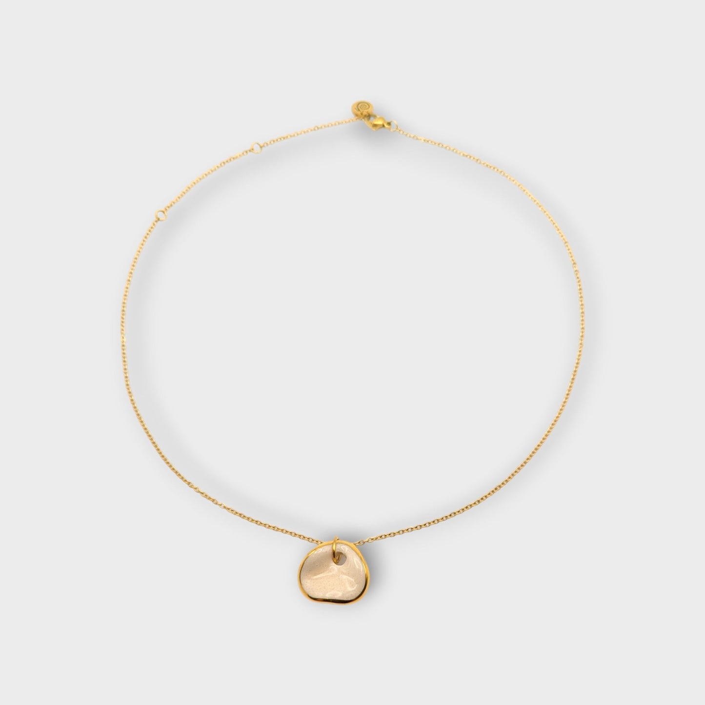 Maximilianas Ondulado Petite pendant necklace in linen
