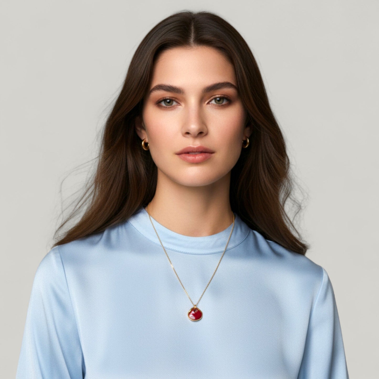 Maximilianas Ondulado Petite pendant necklace in red - on model